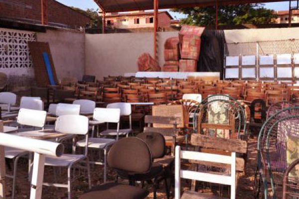 13-bazar-slide-cadeirasA3178F08-E3FA-9884-F978-AD335DD51398.jpg