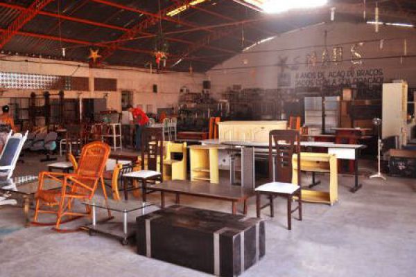 14-bazar-slide-galpao-2AD113659-29DA-36AE-7444-D8E223ABBE64.jpg