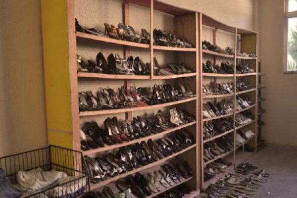 15-bazar-slide-sapatos4C787D5B-4C41-A4FA-177B-1D6D8A1BFAC9.jpg